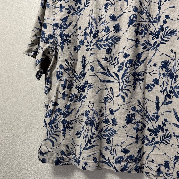 American Eagle Poolside Floral Button Up Shirt - Picture 10 of 12